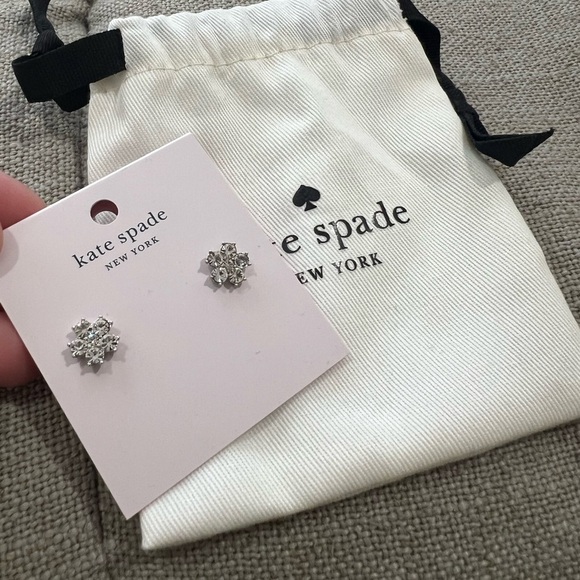 Kate Spade Flower Stud Earrings - NWT - Picture 1 of 7